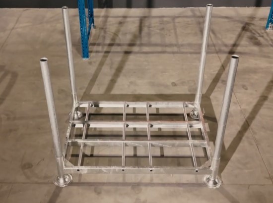 Mobilny regał magazynowy – czy palety słupkowe mogą go zastąpić